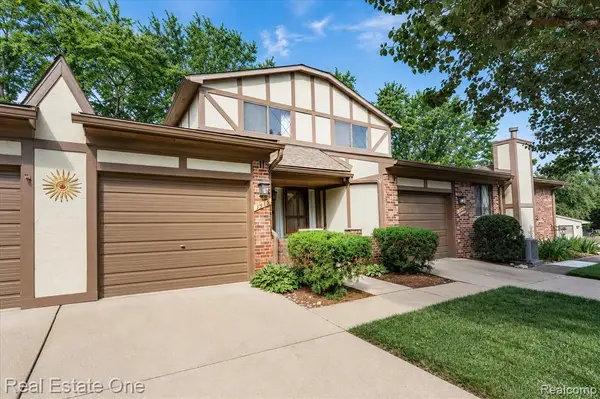1918 Allenway #110, Rochester, MI 48309
