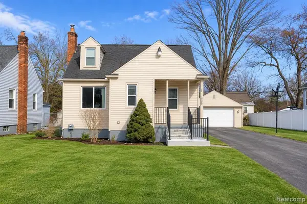 19490 Goldwin, Southfield, MI 48075