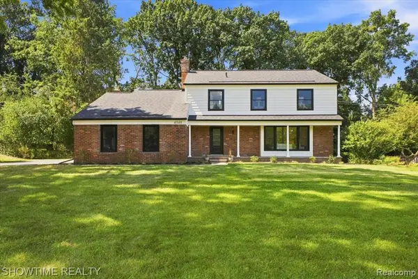 4348 Covered Bridge, Bloomfield Hills, MI 48302