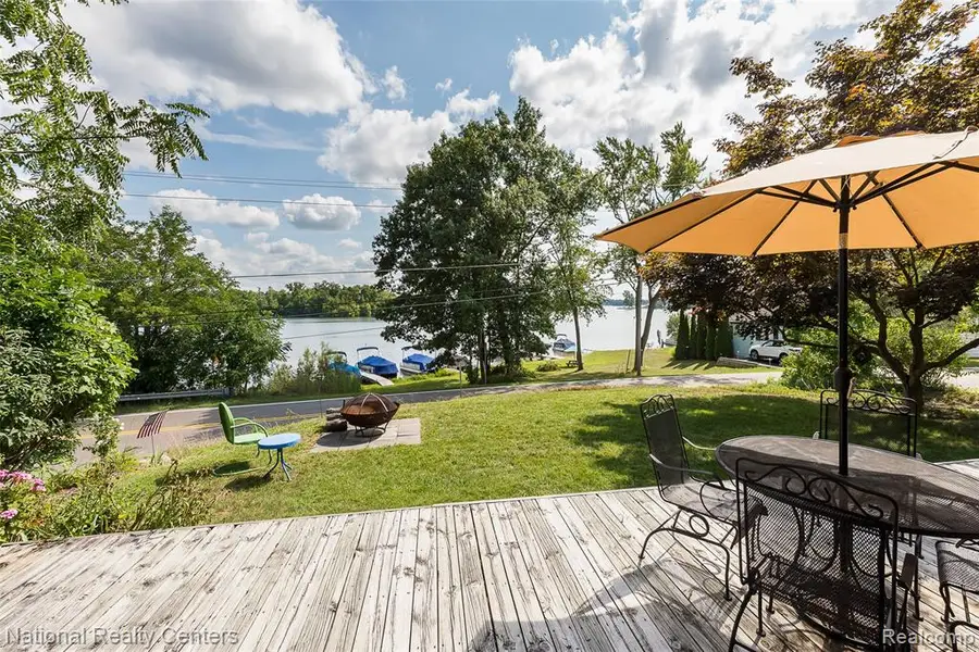 3847 Jackson, White Lake, MI 48383 - #3