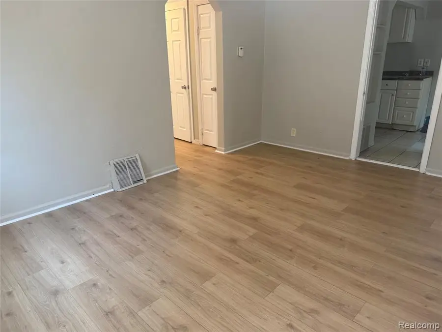 26653 Oakland, Inkster, MI 48141 - #3
