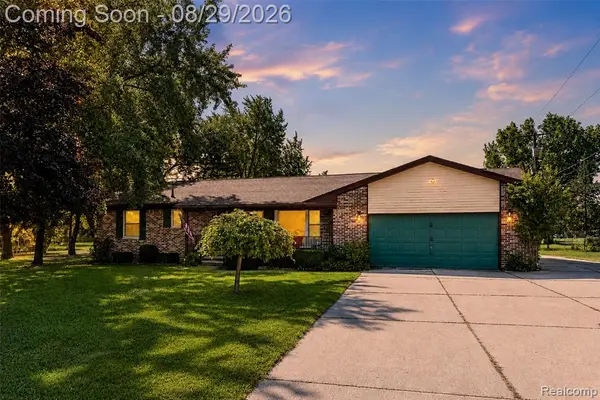 704 E Lovell, Troy, MI 48085
