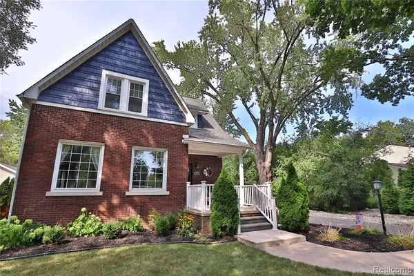 9808 Byromar, Grosse Ile, MI 48138