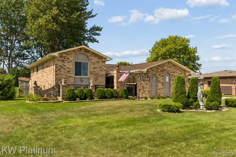 37233 Almont, Sterling Heights, MI 48310 - #2