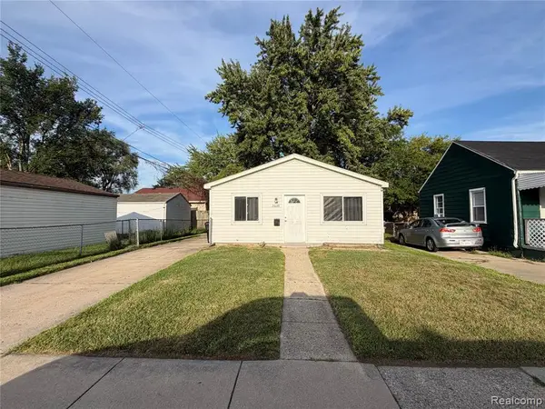 26039 Clancy, Roseville, MI 48066