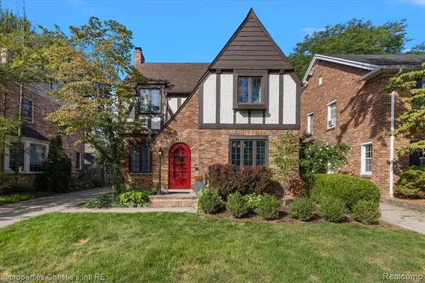 271 Mcmillan, Grosse Pointe Farms, MI 48236