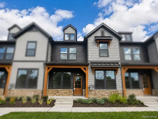 295 Lantana, Brighton, MI 48116
