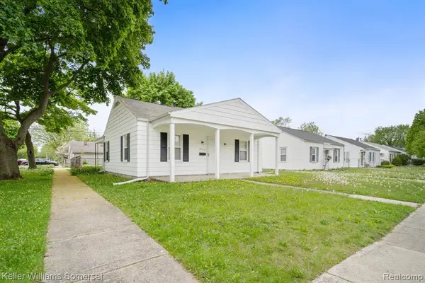 19214 Roscommon, Harper Woods, MI 48225