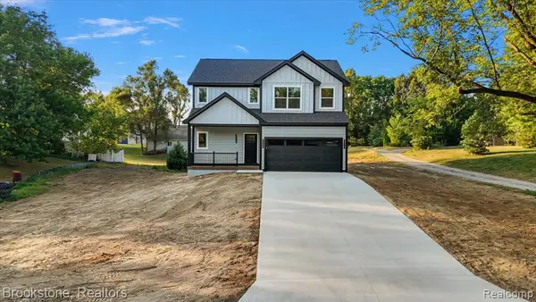 3080 W Newberry, Waterford, MI 48329