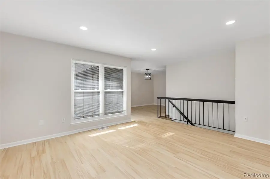 40526 Newport, Plymouth, MI 48170 - #2