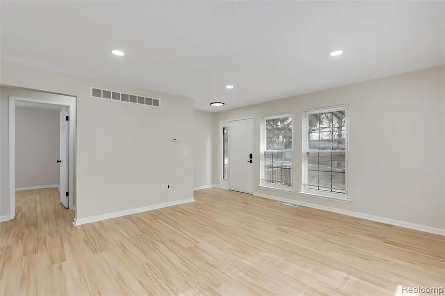 40526 Newport, Plymouth, MI 48170 - #3