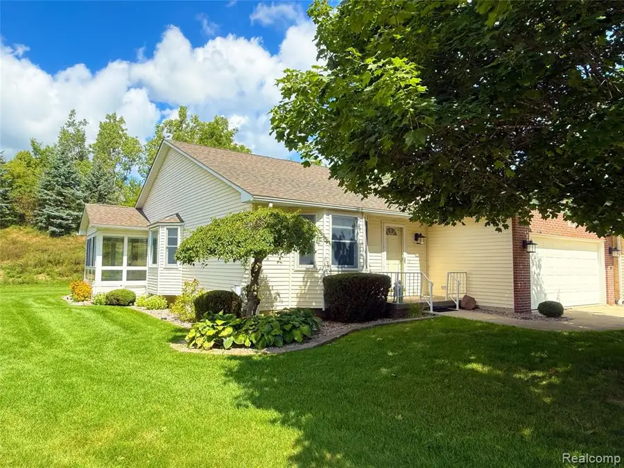 7366 Cross Creek, Swartz Creek, MI 48473 - #2