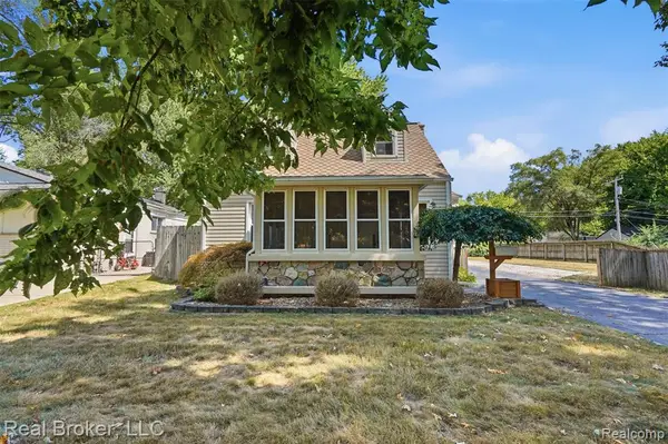 19410 Rensellor, Livonia, MI 48152