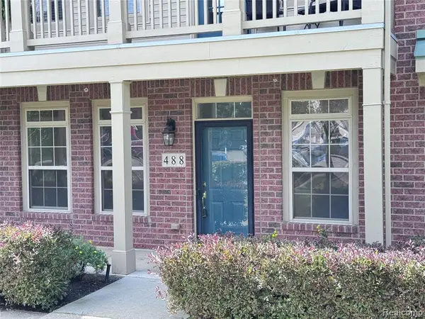 488 Village, Walled Lake, MI 48390