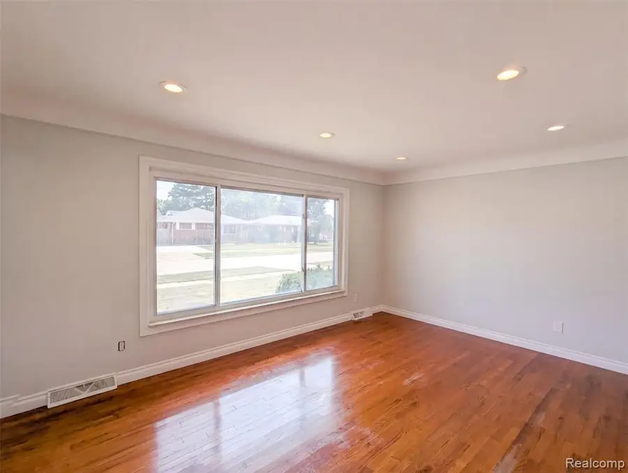 8507 Darlene, Warren, MI 48093 - #3