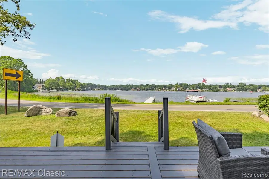 8665 Cooley Lake, Commerce Township, MI 48382 - #3