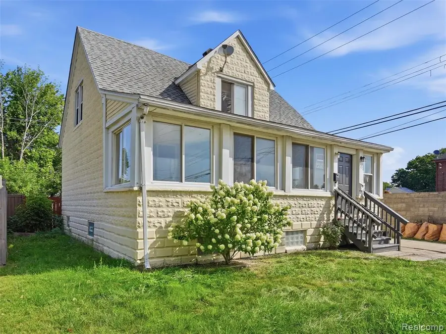 30 W Granet, Hazel Park, MI 48030 - #3