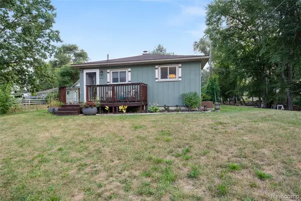 9303 Beechcrest, White Lake, MI 48386