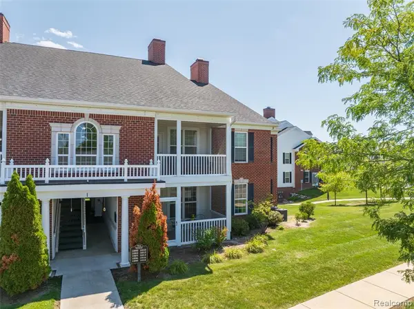 1006 W Summerfield Glen, Ann Arbor, MI 48103