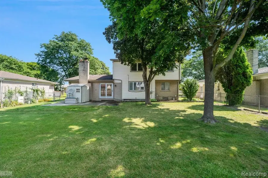 32229 Cambridge, Warren, MI 48093 - #3