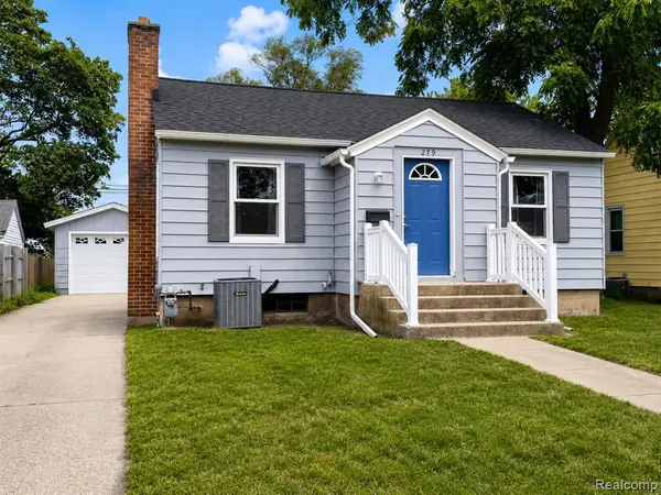279 W 21st, Holland, MI 49423