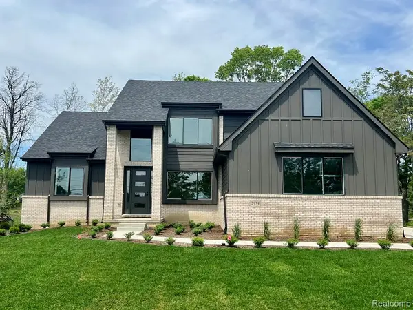 2934 W Walton, Waterford, MI 