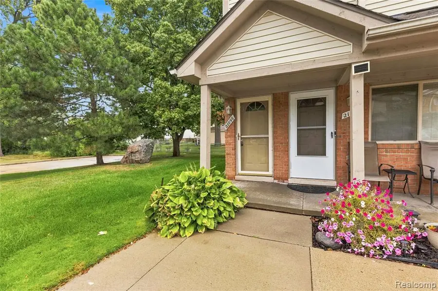 21096 Flora, Roseville, MI 48066 - #2