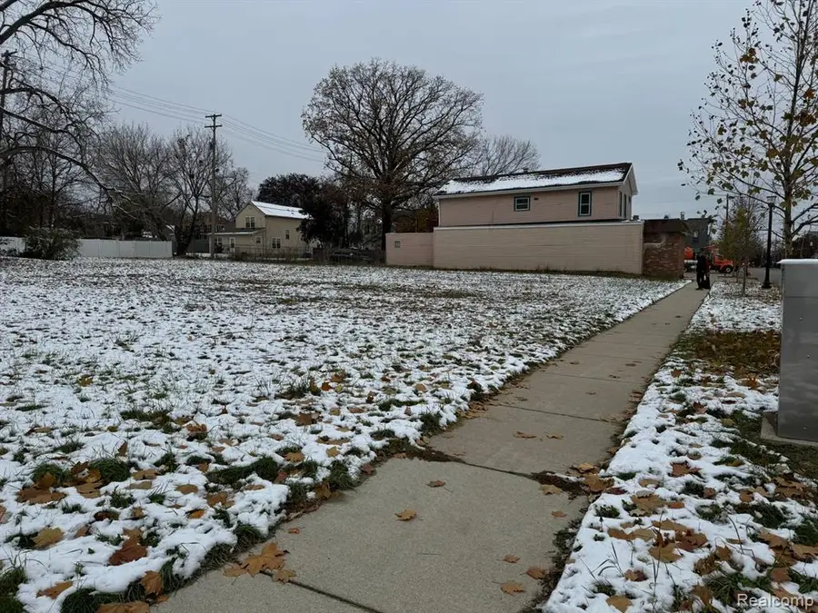 720 S Martin Luther King Jr Dr, Jackson, MI 49203 - #2