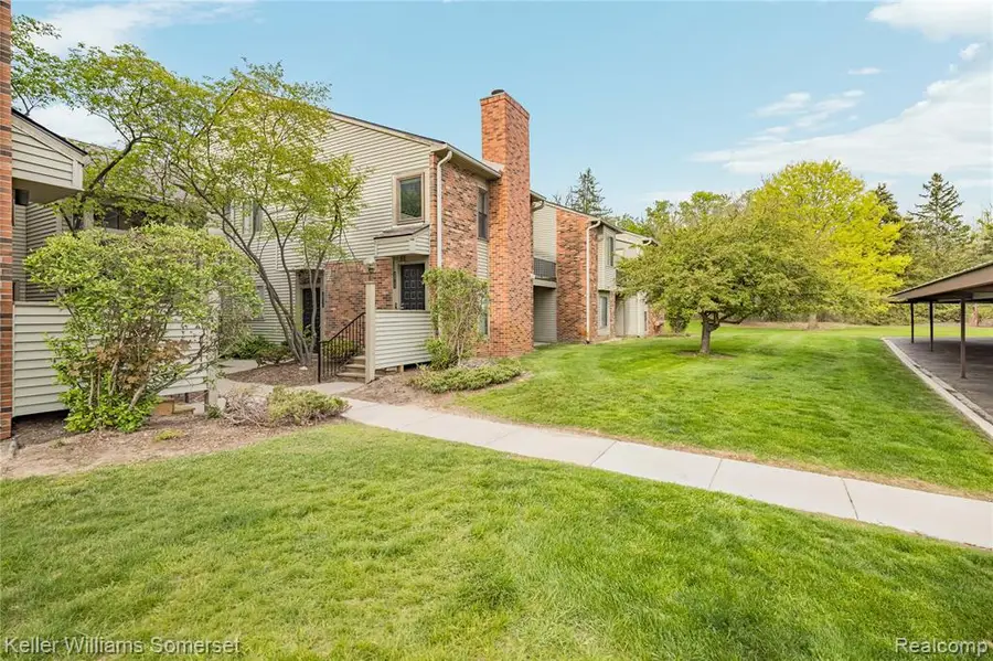 20745 Indian Creek, Farmington Hills, MI 48335 - #2