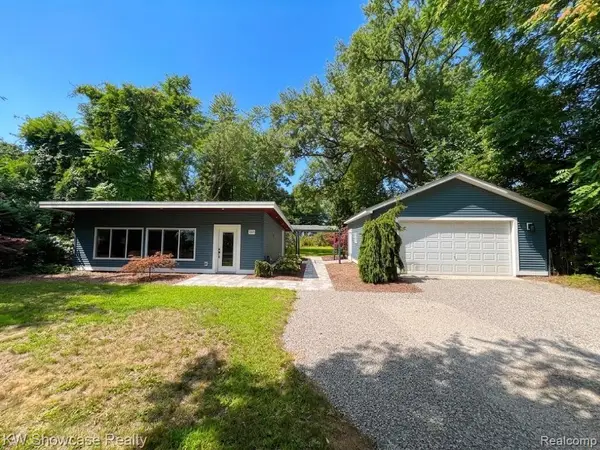 1560 Sable, Commerce Twp, MI 48382