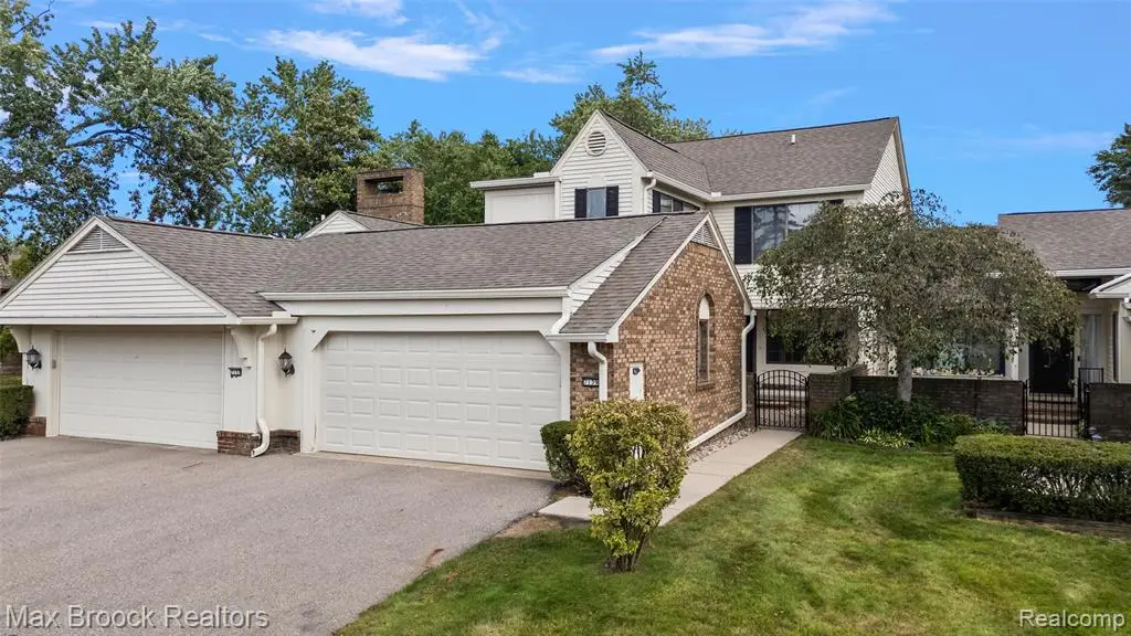 7139 Creeks Crossing, West Bloomfield, MI 48322 - #1