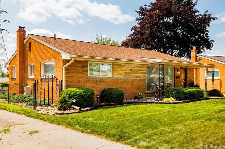 32095 Saint Annes, Warren, MI 48092 - #2