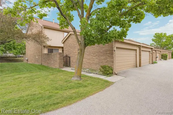 5345 Wright, West Bloomfield, MI 48322