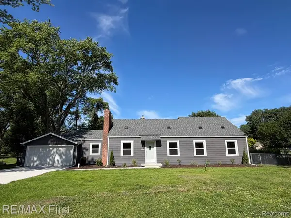 16045 Oporto, Livonia, MI 48154
