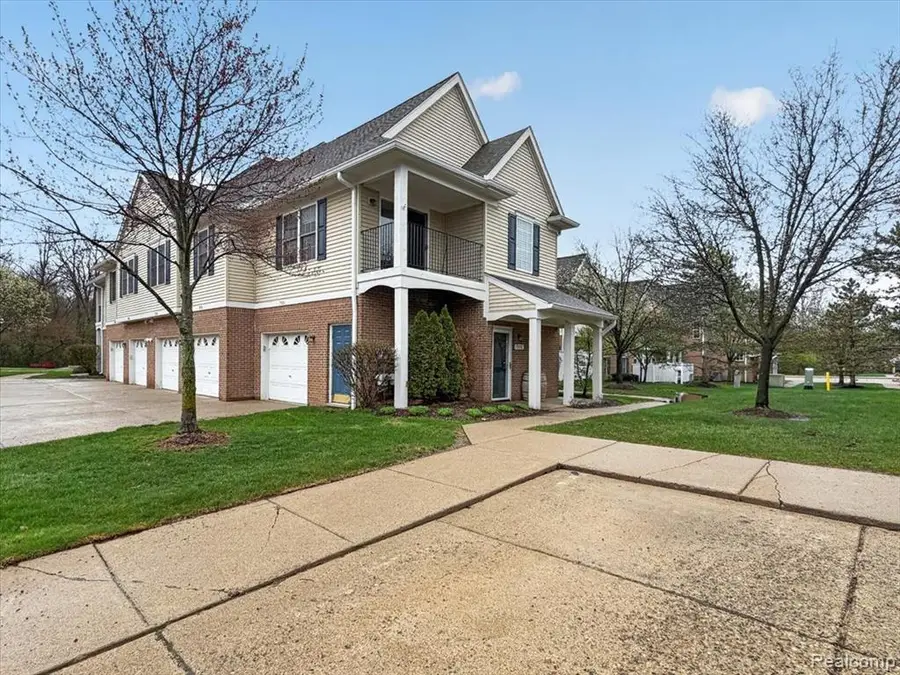 731 Amberly #C, Waterford, MI 48328 - #2