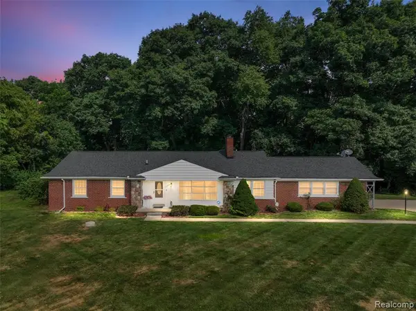 24800 N Cromwell, Franklin, MI 48025