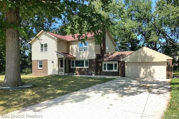 17348 Hilton, Southfield, MI 48075
