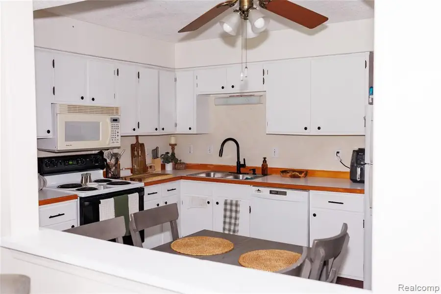 2137 Village West, Lapeer, MI  - #2