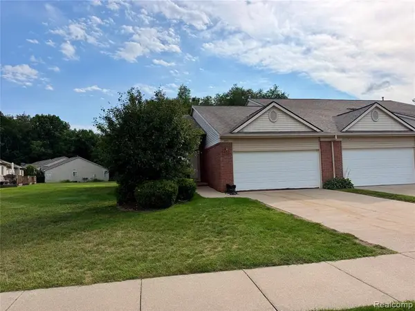 2251 Crystal Crossing #12, Howell, MI 48843