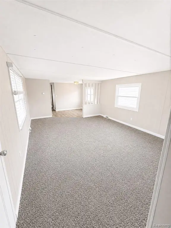 107 Foxpointe Ct, Swartz Creek, MI 48473 - #2
