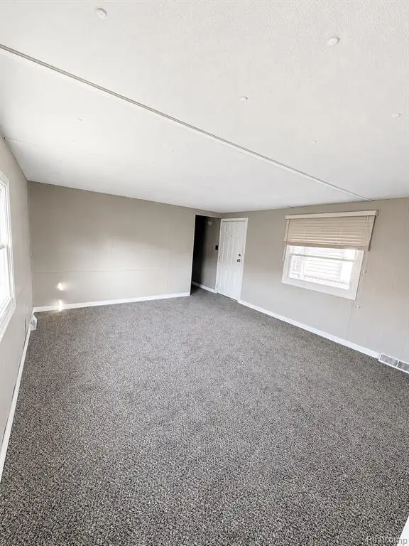 107 Foxpointe Ct, Swartz Creek, MI 48473 - #3