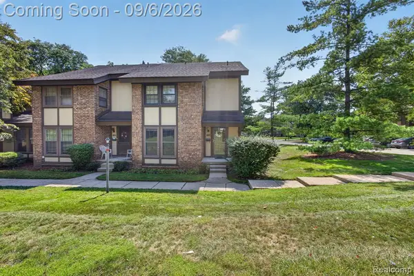 25184 Maplebrooke, Southfield, MI 48033
