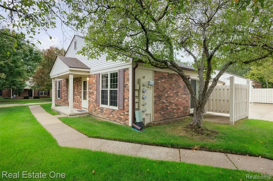1426 Dover, Walled Lake, MI 48390 - #2