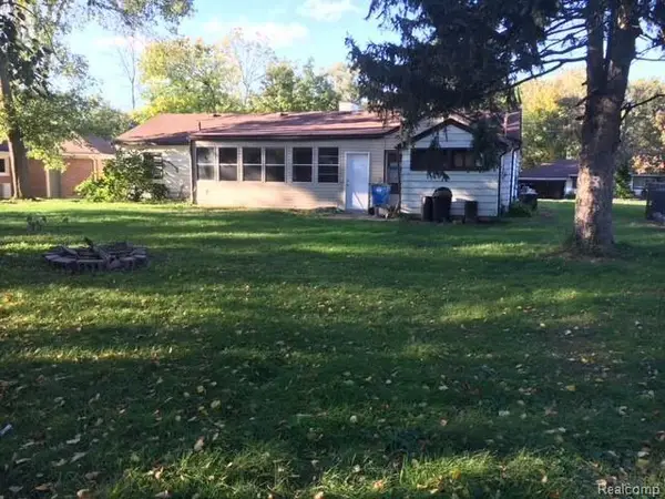 6854 Parkway, Dearborn Heights, MI 48127