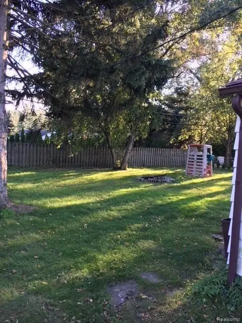 6854 Parkway, Dearborn Heights, MI 48127 - #2