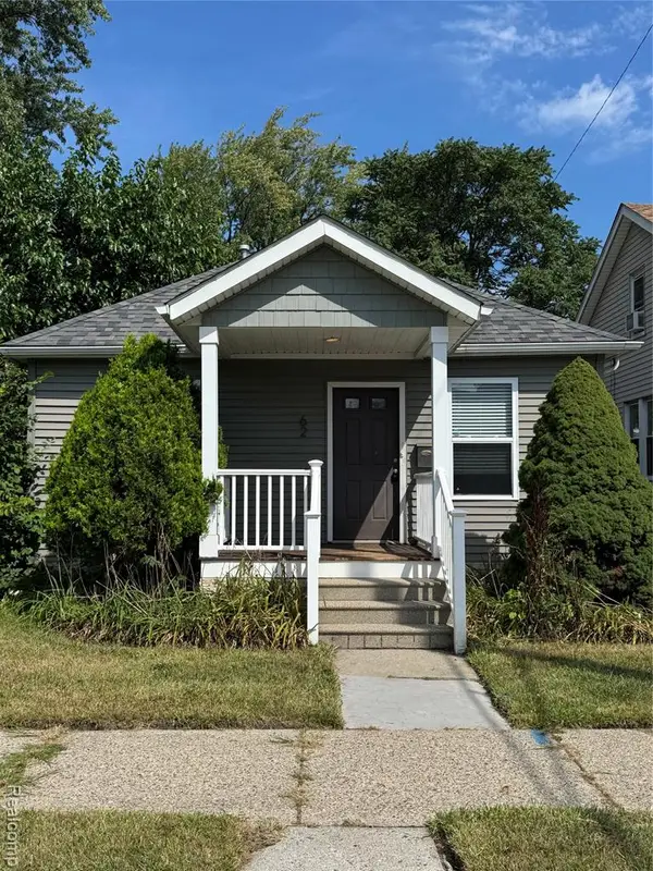 62 W Hayes, Hazel Park, MI 48030