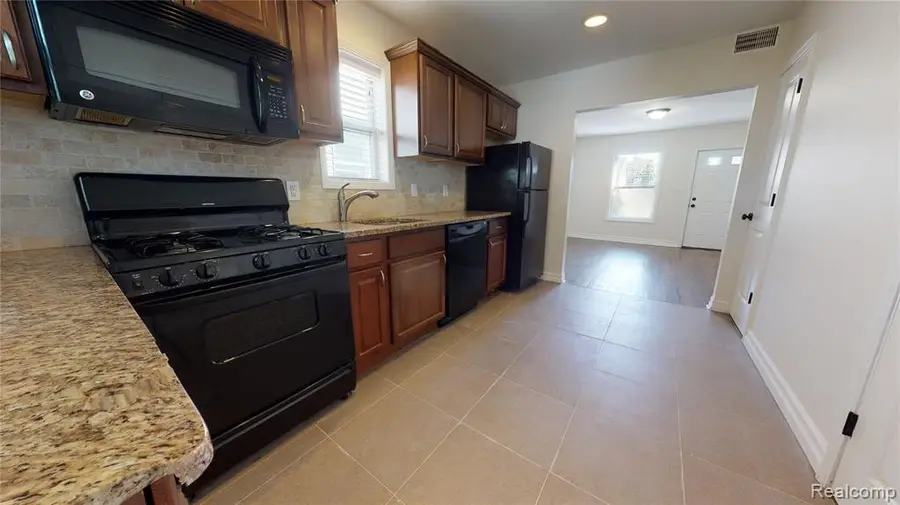 62 W Hayes, Hazel Park, MI 48030 - #3