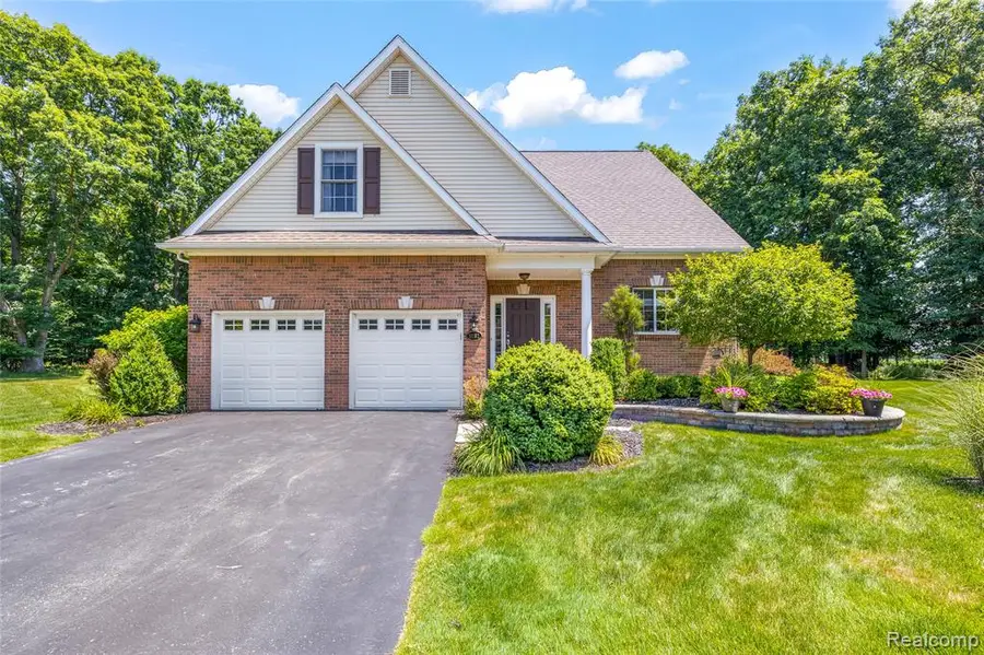 10182 Edgewood, Grand Blanc, MI 48439 - #2