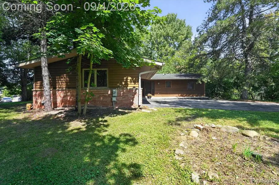 1352 Catherines, Howell, MI 48843 - #3