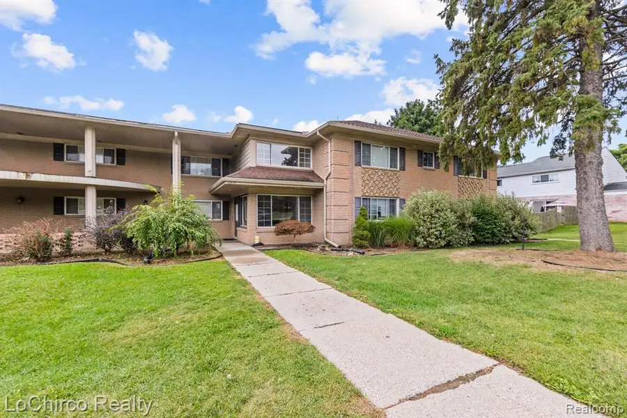 2377 Walton #17, Rochester Hills, MI 48309 - #2